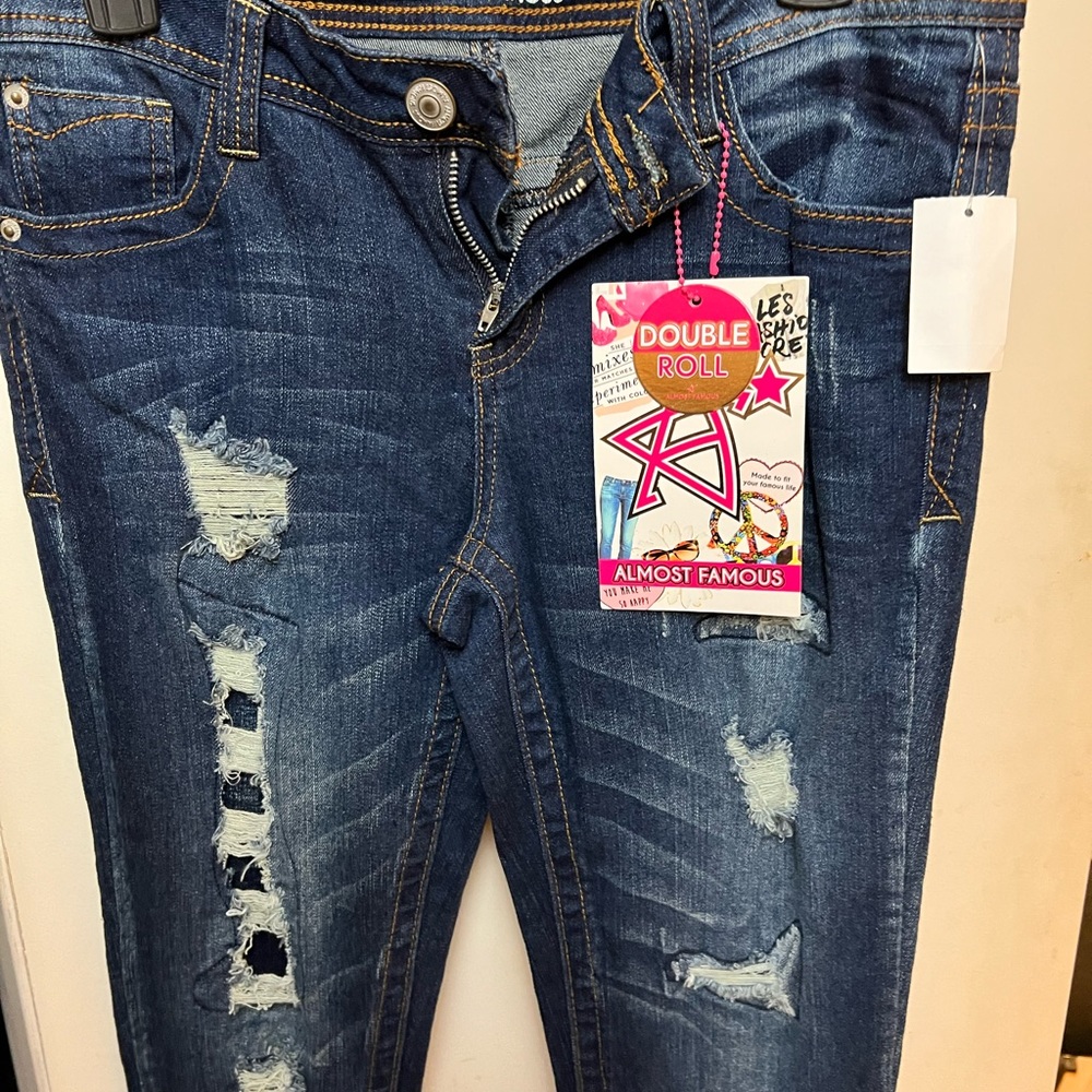 Women’s distressed blue skinny Jeans fit size 9. Never worn - Picture 2 of 10